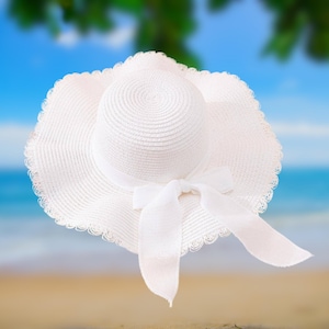 Witte zonnehoed met brede rand: elegante strandhoed met striklint