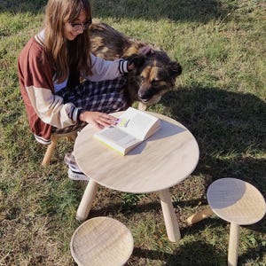 Tavolo rustico con sgabelli, set da tavolo a 3 gambe