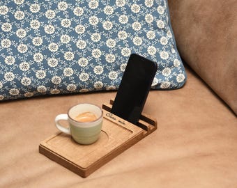 Personalized sofa tray made of oak or walnut – Mini couch butler with engraving – Gift idea – Handmade – Snack & drink holder
