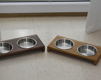 Customizable cat feeding station made of walnut or oak | Handcrafted bowl holder with 2 stainless steel bowls | Waterfall Edge design