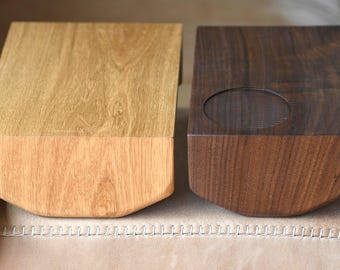 Sofa butler made of solid wood – oak or walnut | Waterfall design | Sofa tray for armrest | Handmade & customizable