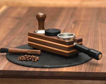 Luxe walnoot- en esdoorntamperstation – Espresso-organizer met twee houten planken voor 58/50 mm portafilter + 62 mm tamper – Cadeau voor barista-estheten