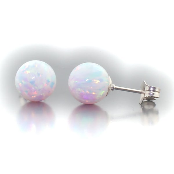 Lothringe: 8mm feurige weiße Opal Kugel Ohrstecker, Sterling Silber Ohrringe, Weiße Opal Ohrringe, Brautjungfern Ohrringe, Opal Silber Ohrringe