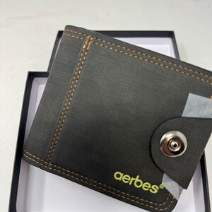 Cartera plegable de ante texturizado con compartimento para monedas con cremallera