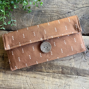 Cartera para mujer de tela color óxido con bolsillo con cremallera - Lista para enviar