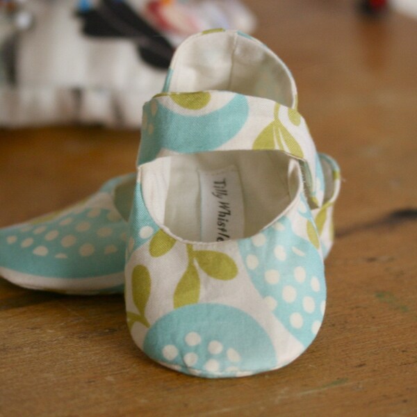 Baby Booties Leaves and Dots Mary Janes for Baby Girl