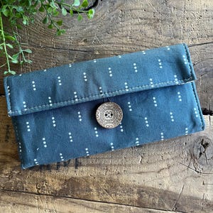 Cartera de mujer de tela de color azul campestre con bolsillo con cremallera - Lista para enviar