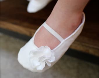 White or Ivory Linen Baby Girl Shoes - Ballet Flats - Toddler Girl Shoes - Easter Shoes - Christening Shoes - Flower Girl Shoes