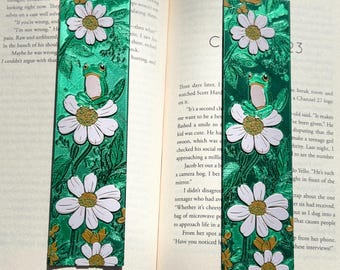 3D Printed Frog Bookmark: Daisy Cottagecore Reader Gift - Free domestic shipping