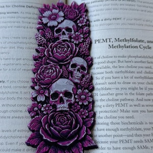 Skull Bookmark with Purple Roses: 3D Printed Gothic Design, Dark Academia