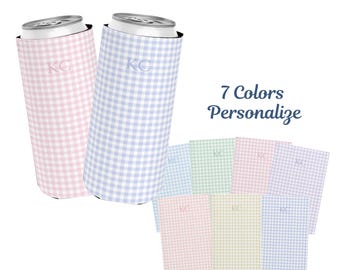 Enfriador de latas delgado de cuadros vichy personalizado, regalo personalizado para dama de honor, recuerdo para despedida de soltera, funda para bebidas para despedida de soltera