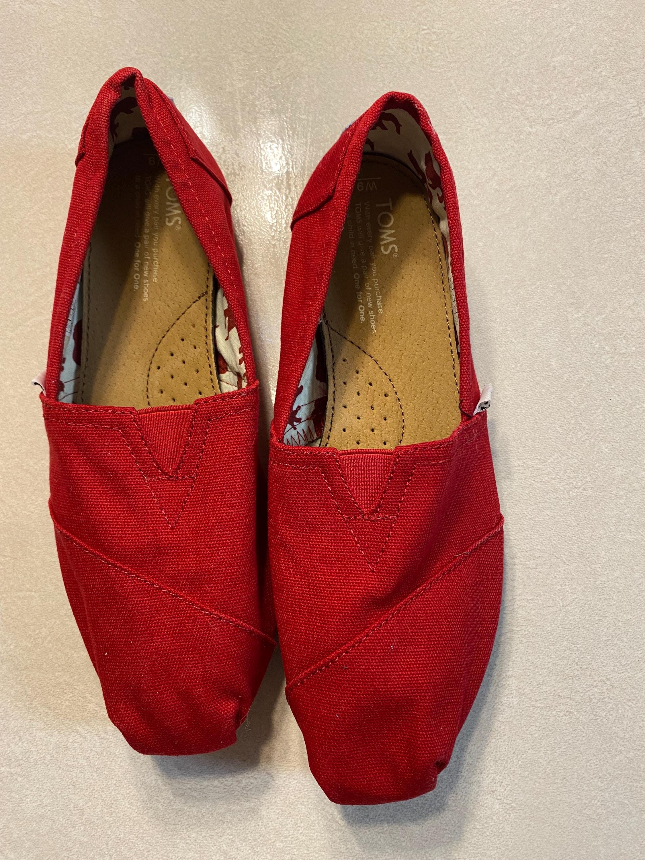 TOMS Pride Slip Ons Mens Size 9.5 Preowned, Not Worn Amazon.com | TOMS Men main image 4