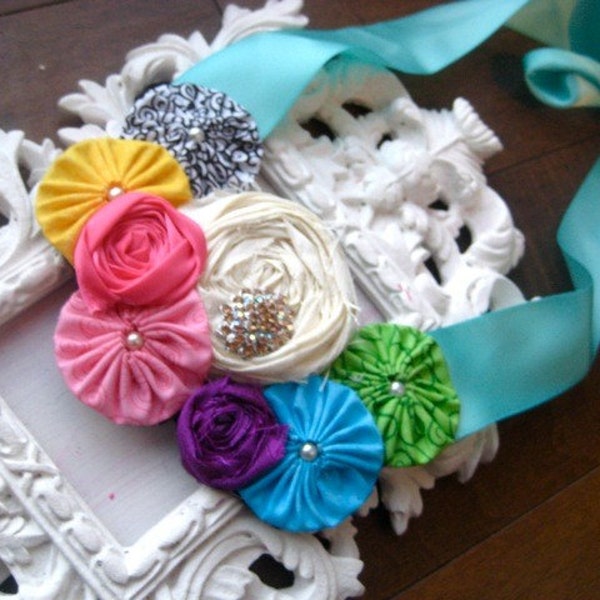 Clearance reduced price Vintage Market rosette bib necklace in spring colors