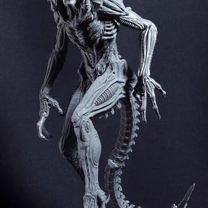 1/6 Scale Predalien Resin Statue – 30 cm Hand-Painted Sci-Fi Horror Collectible
