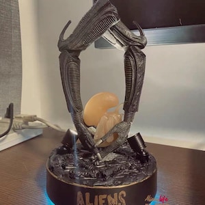 Alien: Life Tribute to H.R. Giger – Stunning Alien Sculpture