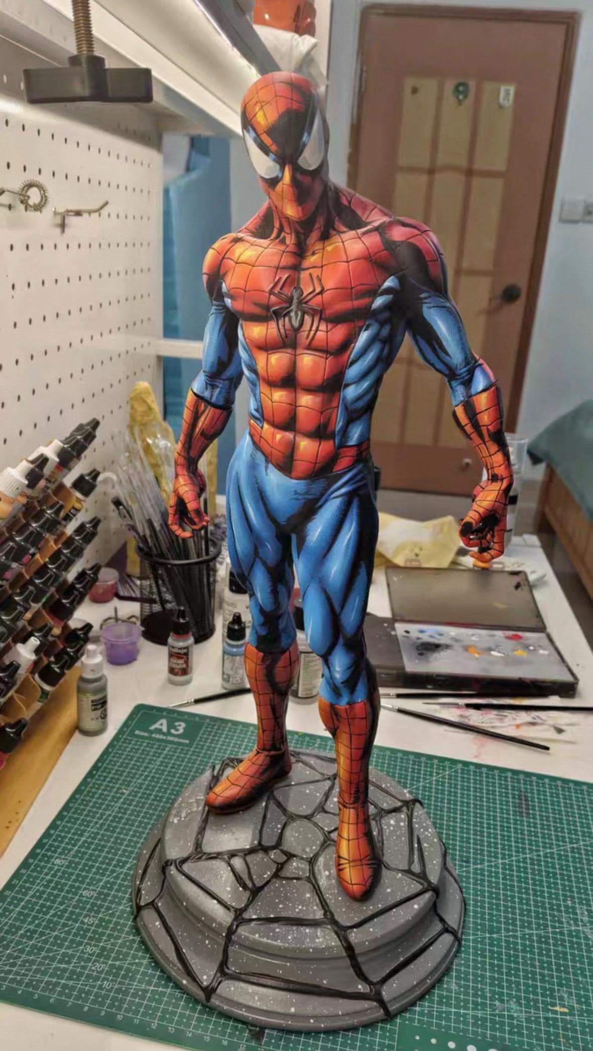 Spiderman life size statue - Etsy 日本