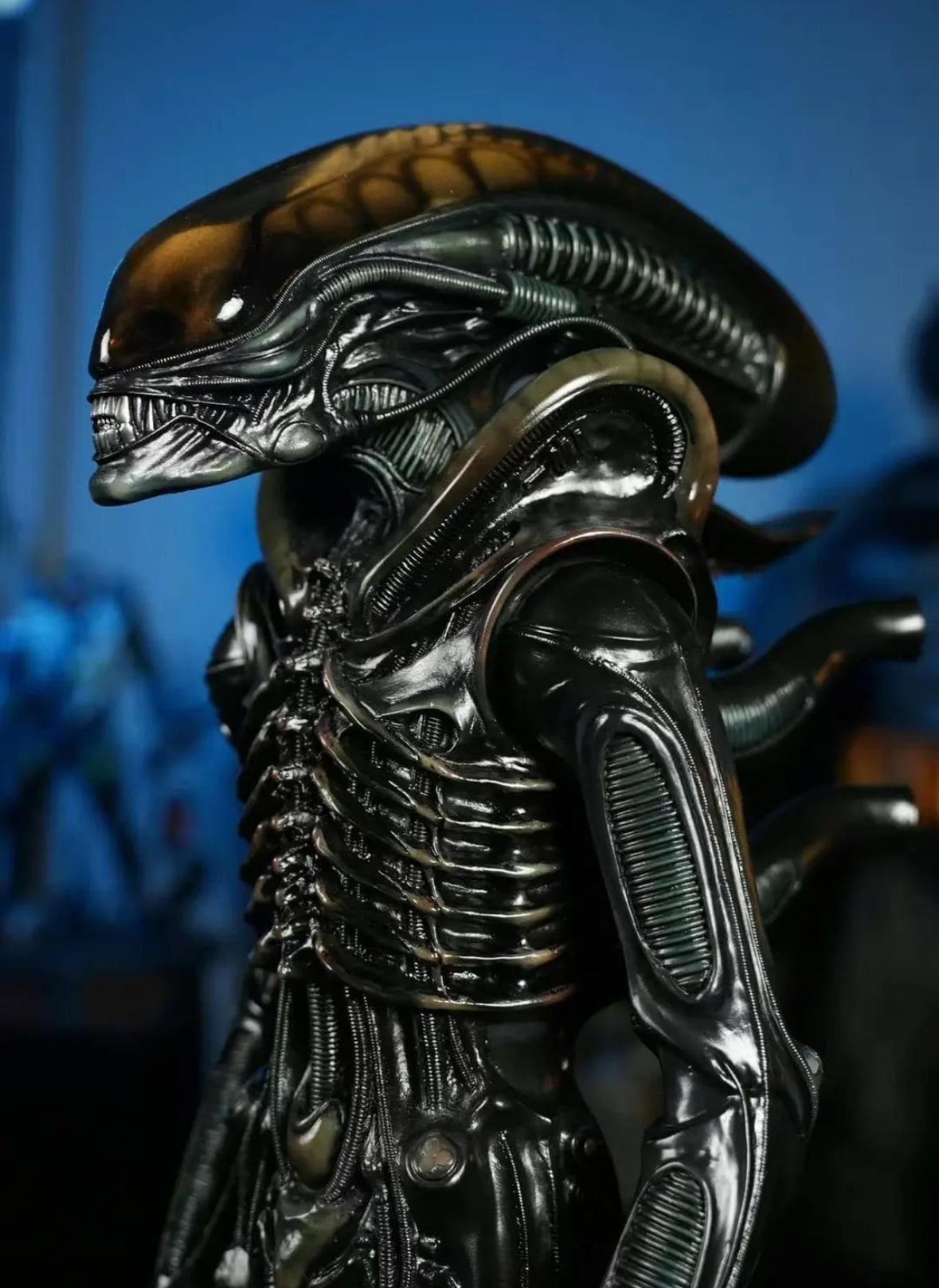 ALIEN XENOMORPH ONE OF A KIND LIFE SIZE PAINTED HEAD SCULPTURE