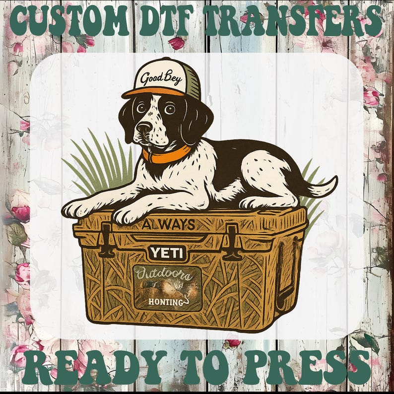 Peut inclure: Un motif de transfert DTF repr&eacute;sentant un chien portant une casquette "Good Boy", reposant sur une glaci&egrave;re YETI. La glaci&egrave;re porte les mots "Always" et "Outdoors Hunting". Le motif est pr&ecirc;t &agrave; &ecirc;tre press&eacute;.
