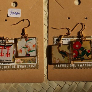 Orecchini con francobolli giapponesi / Gioielli artistici in carta / Fatti a mano con francobolli riciclati / Regalo unico per lei / Gioielli fatti a mano sostenibili