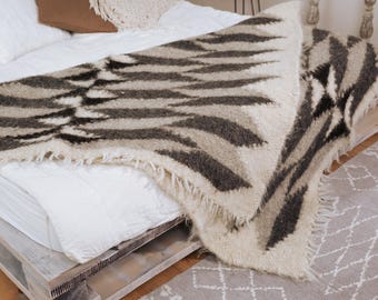 Handwoven Wool Blanket – Large Grey Scandinavian Throw, Rustic Bedspread, Cozy Home Decor