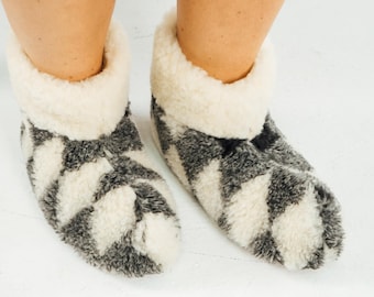 ハンドメイドウールスリッパブーツ：フリース裏地フェルトハウスシューズ