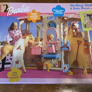 Vintage 2002 Barbie Styling Stall mit Baby Pferd