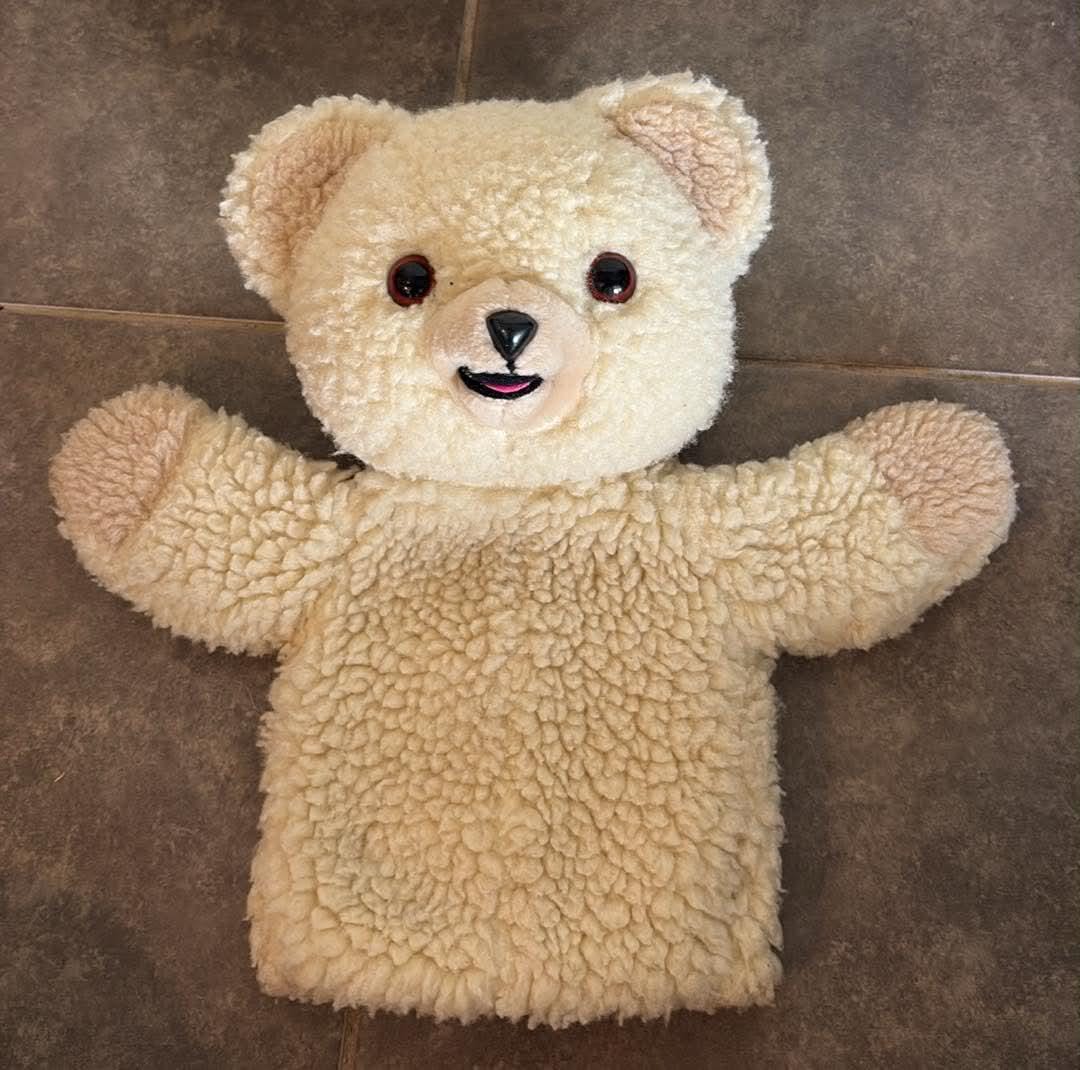 1986 Russ Snuggle Bear Hand Puppet 12