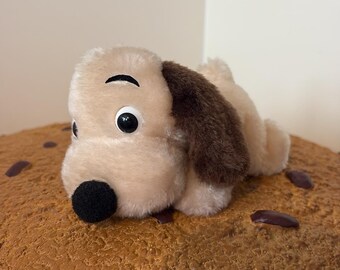 ヴィンテージ 小型 茶色 犬 ぬいぐるみ 首に黄色いリボン付き