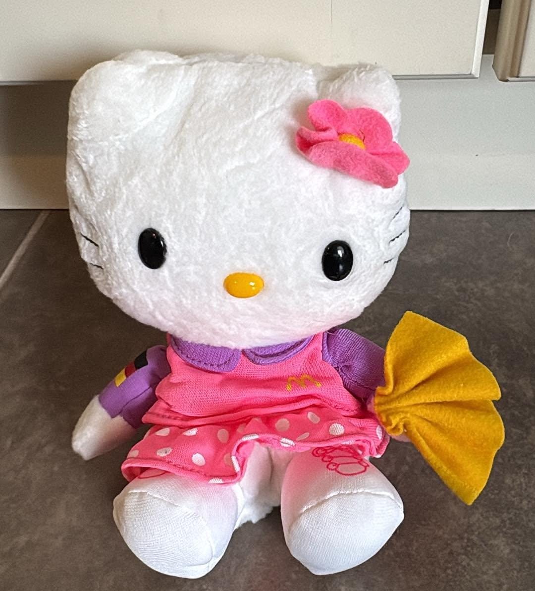 Reversible Hello Kitty Mcdonald's FIFA 2002 Germany Cheeseburger