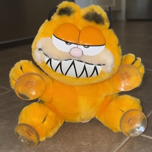 Vintage 1981 DAKIN GARFIELD Plush Suction Cup Window Cling Make My