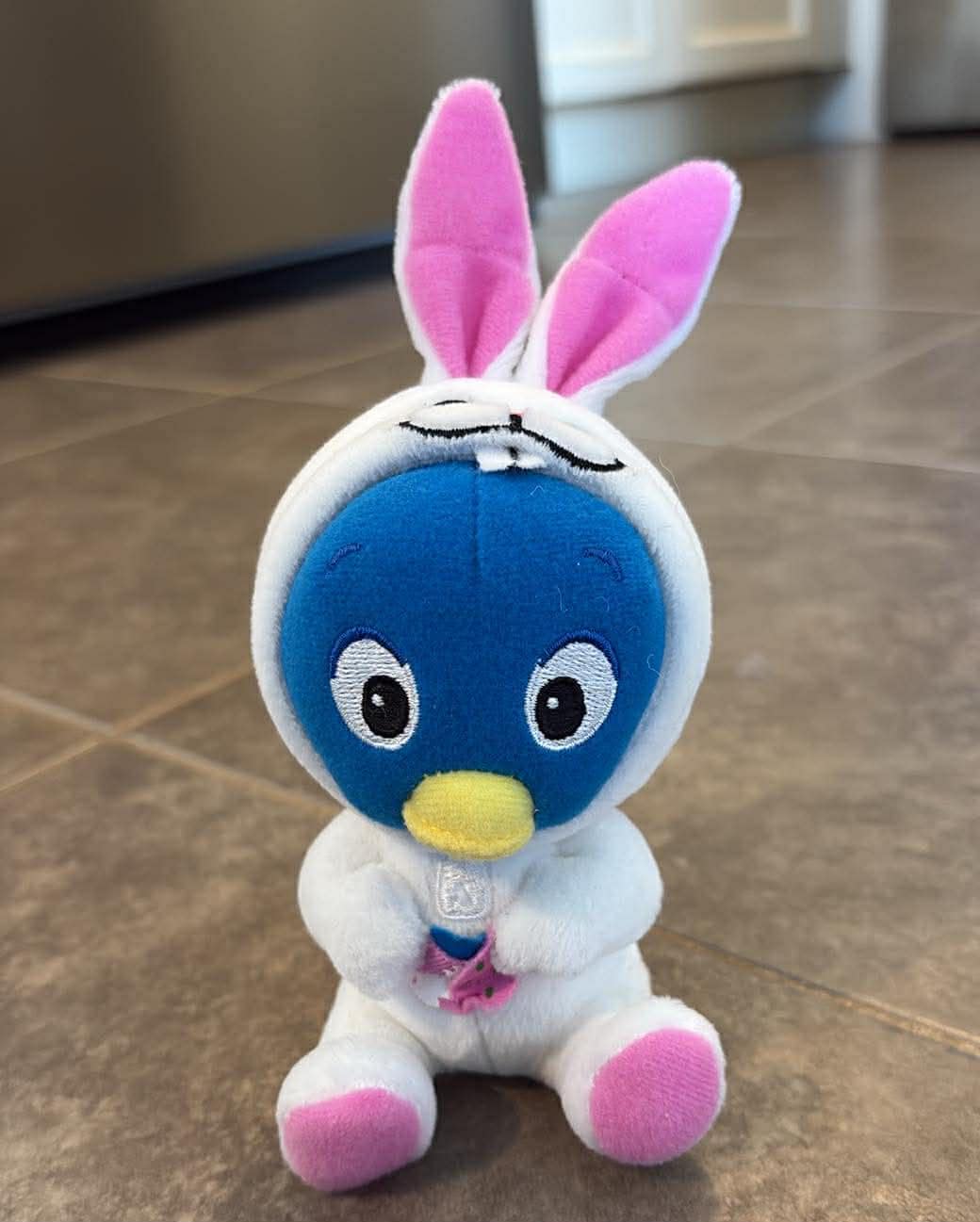2006 Backyardigans PABLO Penguin Fisher Price Easter Pal Bunny 5