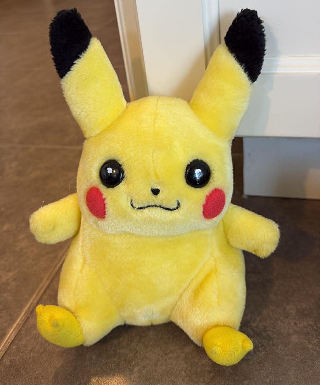 1998年 任天堂公式ポケモン ピカチュウぬいぐるみ 8インチ タグなし