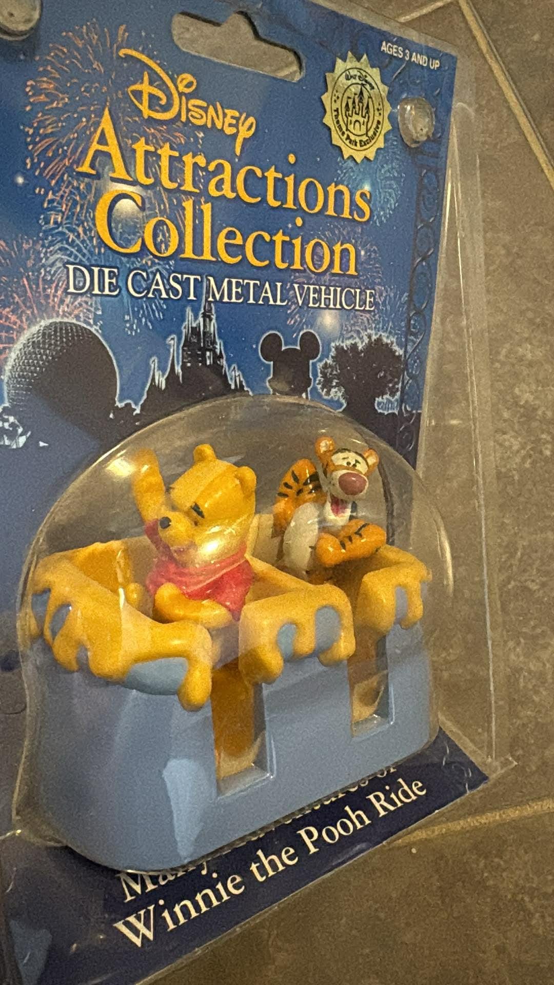 Disney Theme Park Collection Many Adventures of Winnie the Pooh