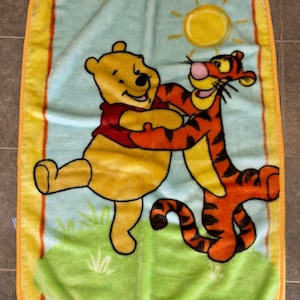 ヴィンテージ ディズニー くまのプーさんとティガーが太陽を抱きしめて
