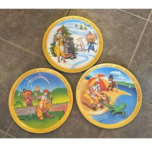 Vintage 1977 McDonald&#39;s Ronald McDonald Plastic Collectors 3 Plates
