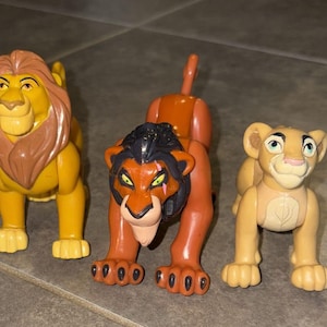 Figurines articulées Disney Le Roi Lion Scar Simba et Nala, 3 jouets inclus