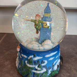 Enesco Musical Disney&#39;s Peter Pan You Can Fly Snow Globe Au Clair de la lune