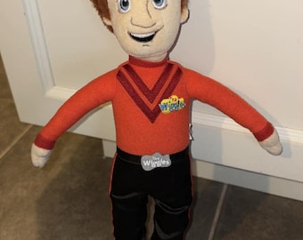 Muñeca de peluche The Wiggles, Simon Red Wiggle, 13"