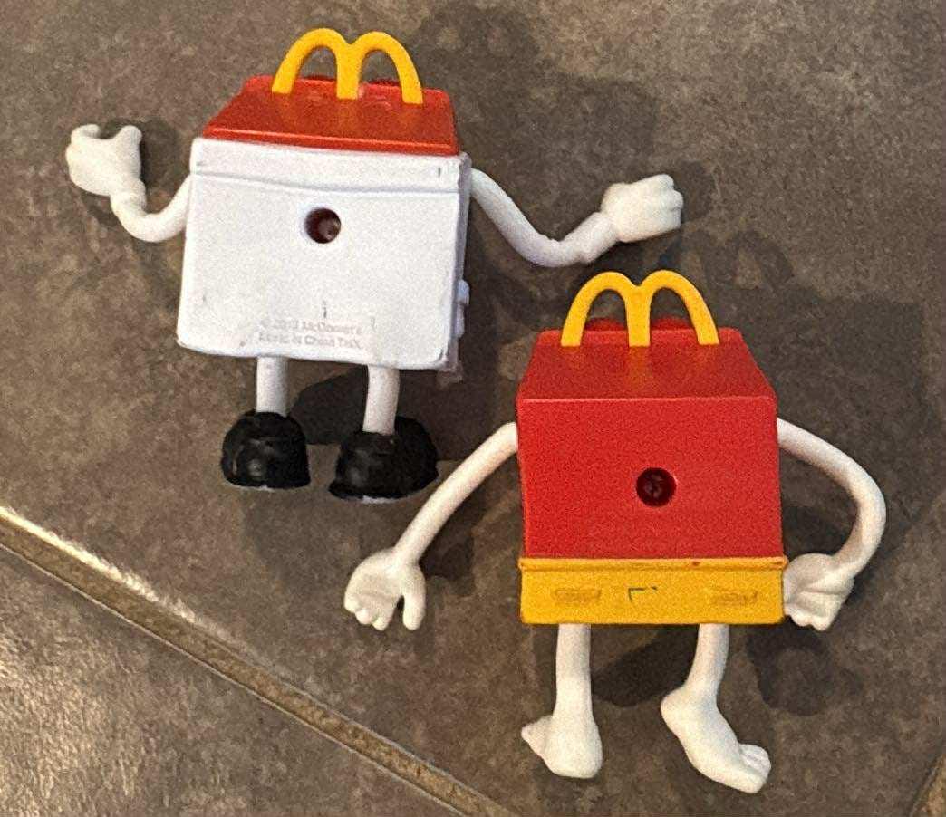 マクドナルドのレッドボックスマスコットおもちゃハッピーミール