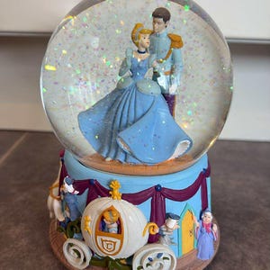 Enesco Disney CINDERELLA Musical I Love You Truly Water Snow Globe Snowdome