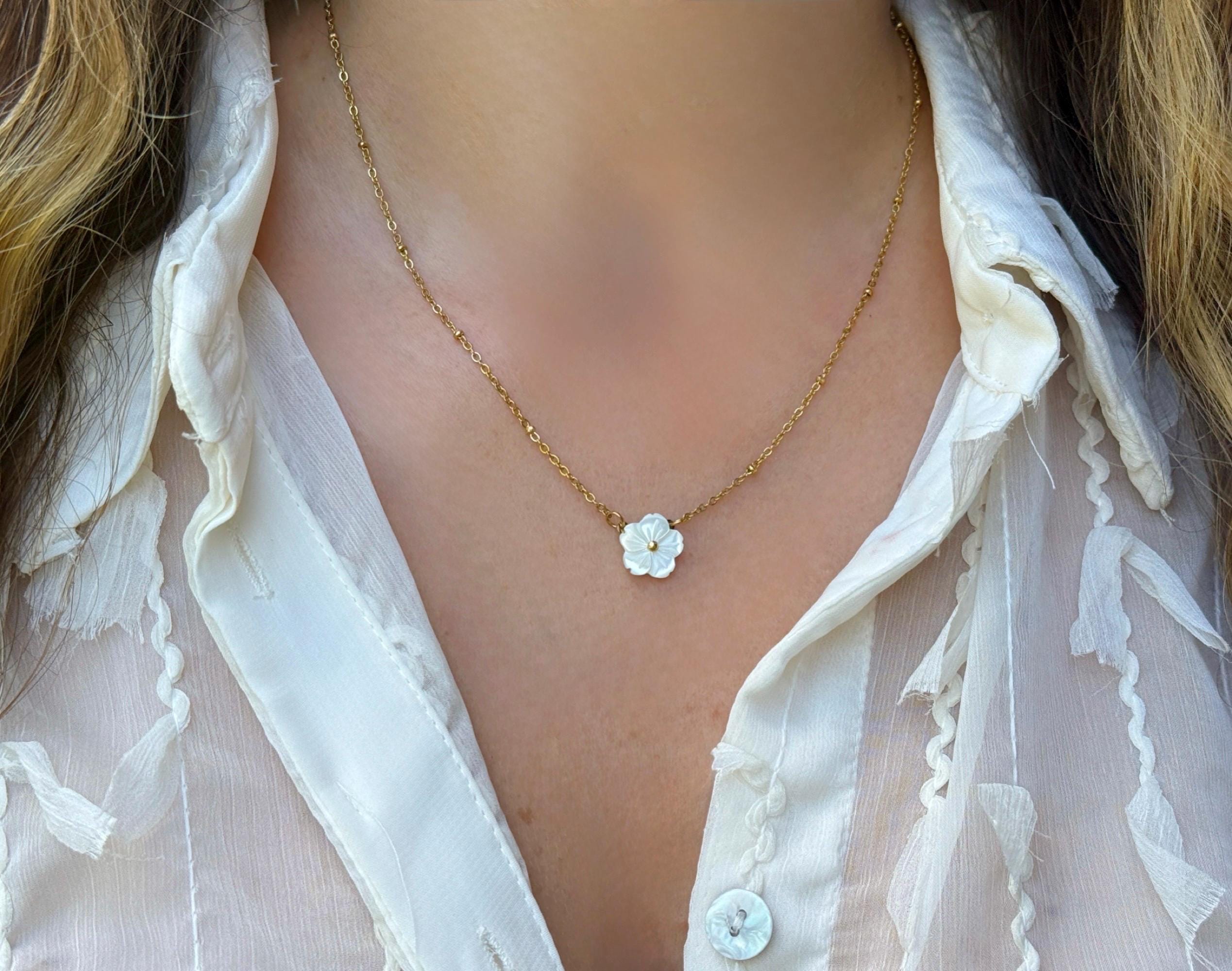 Collier En Or 18 Carats Avec Fleurs En Nacre Naturelle Et Diamants - Bijou Ancien De Qualité, Occasion