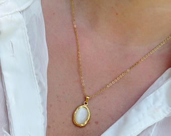 Oval Stone Necklace : 18K Gold Pvd Plated,Stainless Steel,Minimalist Dainty Jewelry,Waterproof