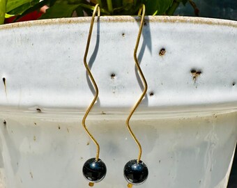Boucles d'oreilles en laiton faites main : longue pierre d'onyx
