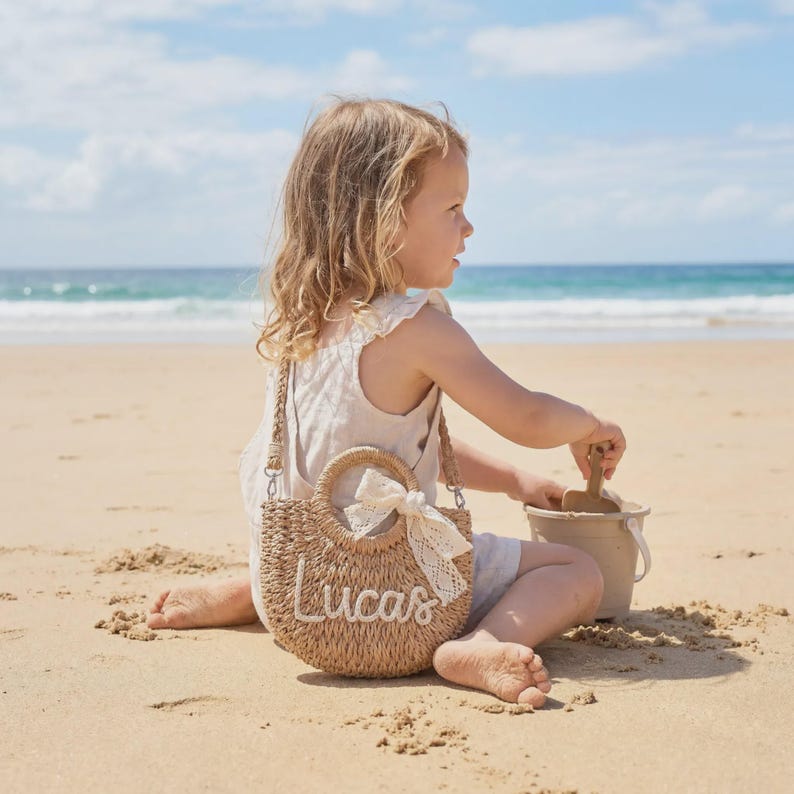Borsa da spiaggia personalizzata, borsa a tracolla con nome personalizzato, borsa estiva personalizzata, borsa con monogramma, regalo per damigella d'onore, cestino di Pasqua per bambini immagine 10