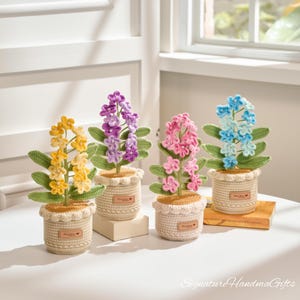 Vergissmeinnicht Häkelblumen - Handgefertigter Garnstrauß, gestricktes Garnpflanzengeschenk für Schreibtischdekoration, Muttertag, Regalverzierung oder Babygeschenk