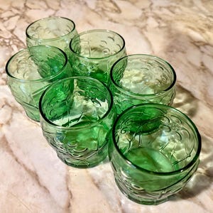 Vintage Kleine Grüne Gläser - 1960er / 70er Jahre Retro Gläser Set