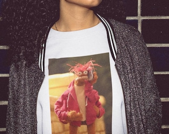 Retro Muppet Tee | Funny Meme | 90s Aesthetic Shirt | Unisex Top Y2k Casual Wear Vintage Humour Party Gift Joke Pepe King Prawn Puppet Rave