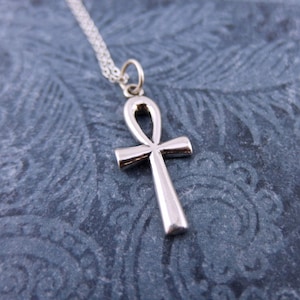 Middelgrote zilveren ankh-ketting – alleen sterlingzilveren ankh-bedel aan een delicate sterlingzilveren kabelketting of bedel