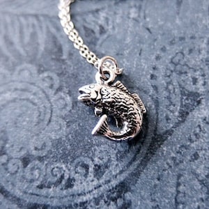 Silber Barsch Halskette - Sterling Silber Bass Fisch Anhänger an einer zarten Sterling Silber Kabelkette oder Anhänger
