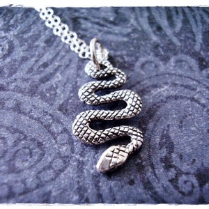 Silber Schlangen Halskette - Sterling Silber Schlangen Anhänger an einer zarten Sterling Silber Kabelkette oder Anhänger